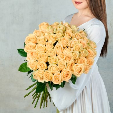 Букет из 51 кремовой Российской розы