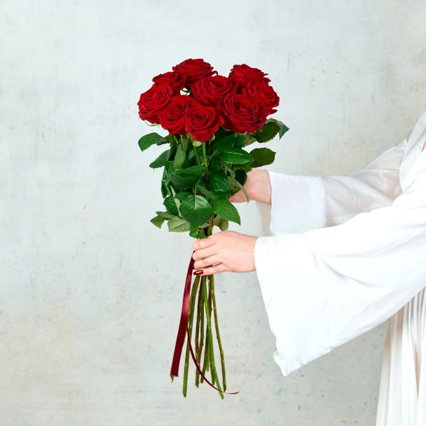Букет из 9 красных  Российских роз