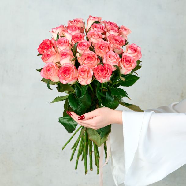 Букет из 25 розовых Российских роз